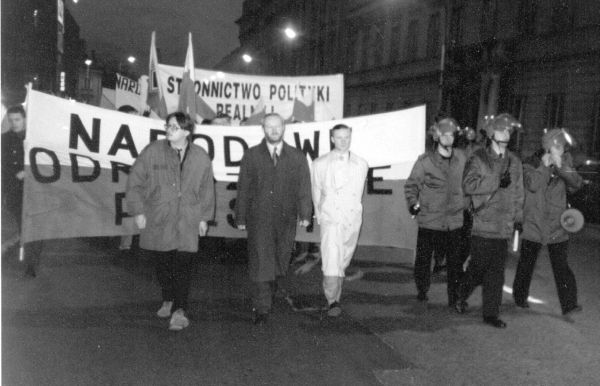 Lata walk ulicznych: Pierwsze marsze nacjonalistów w stolicy z okazji 11 listopada