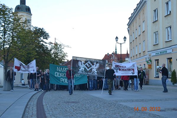 W hołdzie NSZ i przeciwko Systemowi