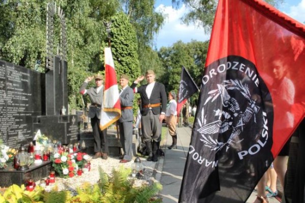 Warszawa: Cześć i Chwała Nieugiętym!