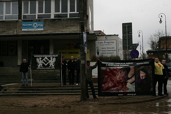 Pikieta antyaborcyjna przed biurem posła PO