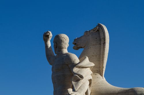 Dr Dariusz Ratajczak: O wyższości cywilizacji łacińskiej i jej niszczeniu