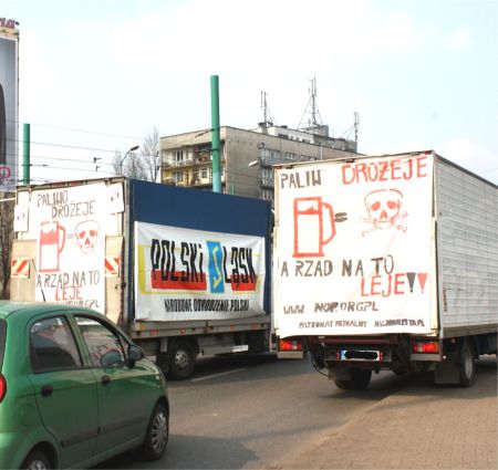 Katowice: „Paliwo drożeje, a rząd na to leje!”