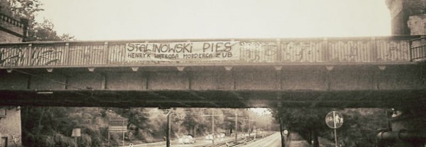 Toruń: „A na moście UBek wisi”