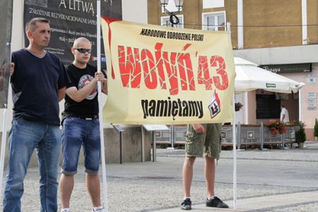 Białystok: Nacjonaliści z NOP w hołdzie ofiarom Zbrodni Wołyńskiej